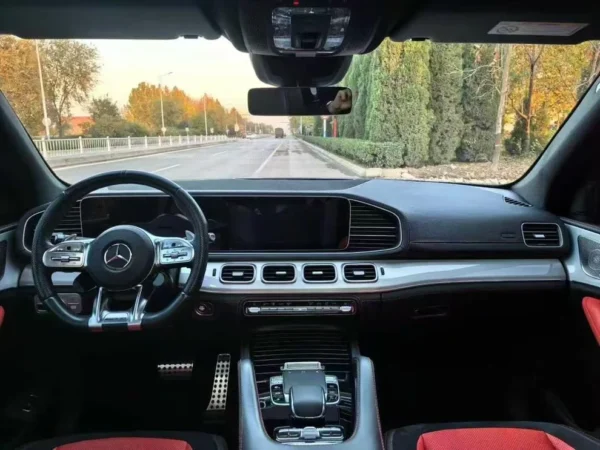 Mercedes-AMG GLE 53 4MATIC+ SUV 02 Mercedes-AMG GLE 53 4MATIC+ SUV